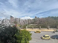 شقة للبيع اللاذقية شارع جمهورية تجهيز جيد 