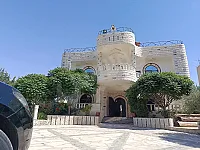 للبيع فيلا 2 دنم قيها بناء طابقين و مسبح ريف دمشق نجها