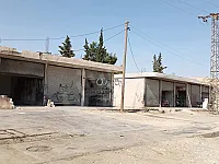 للبيع مقسم تجاري و سكني مميز مساحة دنم/الرقة _اوتستراد رطلة