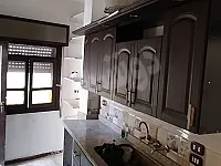 للبيع شقة حمص حي الزهراء من جهة سوق المفروشات تجهيز ممتاز 