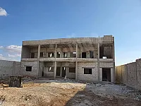 للبيع مزرعة عضم طابقين 1 دونم و بناء150م /حماه الحمرا طريق معرشحور 