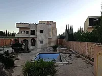 فيلا للبيع في ريف دمشق الكسوة مزارع ديرخبيه بحاجة ترميم 