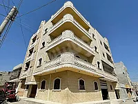 للبيع بناء كامل مؤلفة من اربع طوابق زاوية /الرقة _شارع المنصور الشمالي