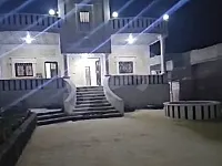 للبيع مزرعة ديلوكس 500م و بناء 169م/ 3 غرف و صالون/ شمالي الدانا 