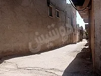 بيت طابقين كل طابق شقة غرفتين وصالون قريب من المدارس بحي الضاهرية