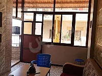 للبيع شقة 140م طابق اول فني 3 غرف و صالون/ السلمية قرب مدرسة العروبة