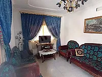 للبيع شقة ب الاذقية شارع الجمهورية تقاطع البانور اما مقابل معرض سيارات