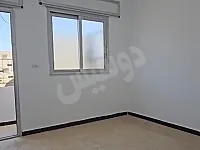 للبيع شقة 110م طابق 3 فني ثلاث غرف و منافع/ إدلب عند دوار معر تمصرين 
