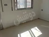 للبيع شقة 120م طابق 2 فني ثلاث غرف ومنافع/ حي الثورة قرب مشفى الشفاء 