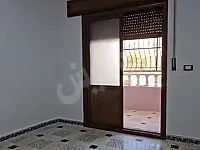 للبيع شقة 85م طابق اول 3 غرف و منافع / حي الجامعة نزلة دوار المستوصف 