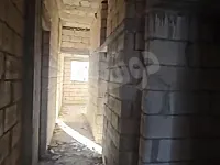للبيع شقة عضم 140م طابق ثالث 4 غرف و منافع/ إدلب شارع الثلاثين 