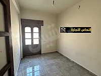 للبيع منزل طابق ثالث أمامي 6غرف وموزع اكساء 80%شارع النيل 