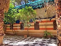 منزل أرضي للبيع في المزة  (شارع اسكندرية )دمشق-550متر مع حدائق وشلال