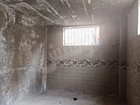 للبيع شقة قبو زاوية 75م ثلاث غرف و منافع /جنوب الملعب جانب فرن حسون 