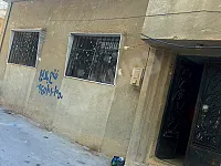 للبيع منزل عربي حمص حي النازحين تجهيز جيد 