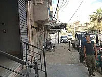 3 محلات للبيع مساحة 63م على الشارع العام 