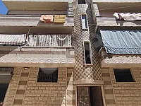 للبيع شقة عضم 90م طابق ثالث 3 غرف و صالون/حماه مزارع غرب المشتل