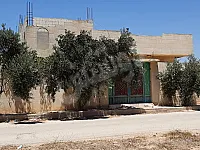 للبيع منزل على شارعين مع حديقة اكساء جيد جاهز للسكن بالقصير