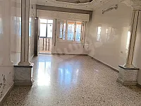 للبيع شقة 165م/طابق ثاني/ 4 غرف و صالون/حي الكرامة جانب دوار السبسبي
