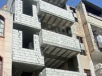 للبيع شقق أو بناء كامل عالعضم حمص الوعر 