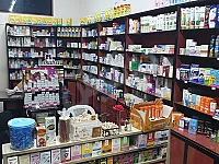 صيدلية على الشارع العام بمبيعات ممتازة ذات مساحة واسعة