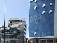 للبيع شقة حمص شارع النزهة الرئيسي قرب الفارابي تجهيز جيد 