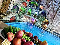 للبيع مزرعة طابقين 400م وبناء 200م/مخدمة ديلوكس/حماه مزارع غرب المشتل 