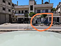 للبيع بالوعر بناء 3 محلات تجارية و3 شقق سكنية طريق عام إطلالة مفتوحة