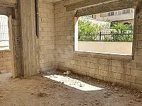 للبيع شقة ارضية عضم 230م/ 5 غرف و صالون/ حماه البرناوي