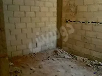 للبيع شقة ارضية عضم 140م/3 غرف و صالون/سلمية قرب مدرسة فايز فخور 