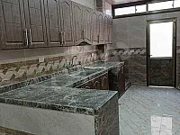 للبيع شقة ارضية مع جنينة 130م/ثلاث غرف و؛منافع /حماه ضاحية ابي الفداء 