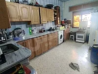 للبيع شقة حمص بيت الطويل قرب مدرسة جميل سرحان تجهيز جيد جدا 