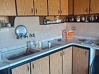 للبيع شقة حمص فيروزة قرب مدرسة مفيد دغلة تجهيز جيد 