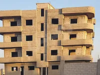 للبيع بناء 4 طوابق ريف حمص كفر عايا تجهيز ممتاز 