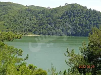 للبيع أرض إطلالة ساحرة على البحيرة سد نهركبيرالشمالي بعد 