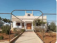 للبيع مزرعه ريف حمص قرية الرقامة موقع مميز تجهيز ممتاز 