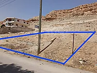 للبيع – أرض مميزة باطلالة على مدينة يبرود تصلح لبناء فلل