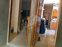 للبيع شقتين حمص حي الورود شارع مساكن الشرطة تجهيز جيد جداً 