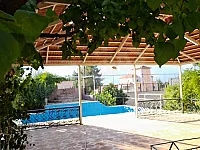 للبيع مزرعة وفيلا الزبداني مضايا مسبح مفلتر ارض زراعية دونم ونصف