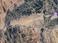 على شارع ونهر ماء 