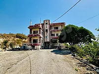 للبيع بيت مع ارض بريف القرداحة