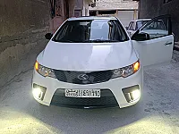 للبيع سياره كيا فورتي لون ابيض كاملة مسكرة من عدا بصمة 