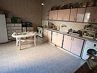 للبيع شقة حمص شارع بيت الطويل رقم 15 تجهيز جيد جداً 