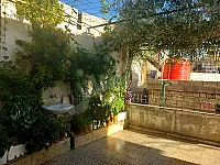 للبيع منزل مساحة ١٤٠ متر إضافة لمحل مساحة ٥٠متر  متر ومستودع مساحة ٢٥