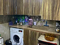 بيت عبارة عن شقتين 