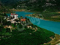 للبيع منشاءة سياحية فندقية في ريف اللاذقية 