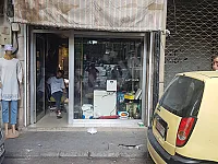 للبيع محل تجاري خلف شارع الحمرا