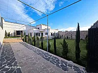 للبيع مزرعة ملكية في حماة تبعد عن استراد حلب 10دقائق مساحة 850متر مربع