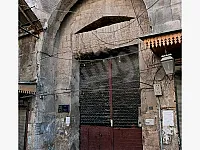 محضر اثري للبيع قرب القلعة 