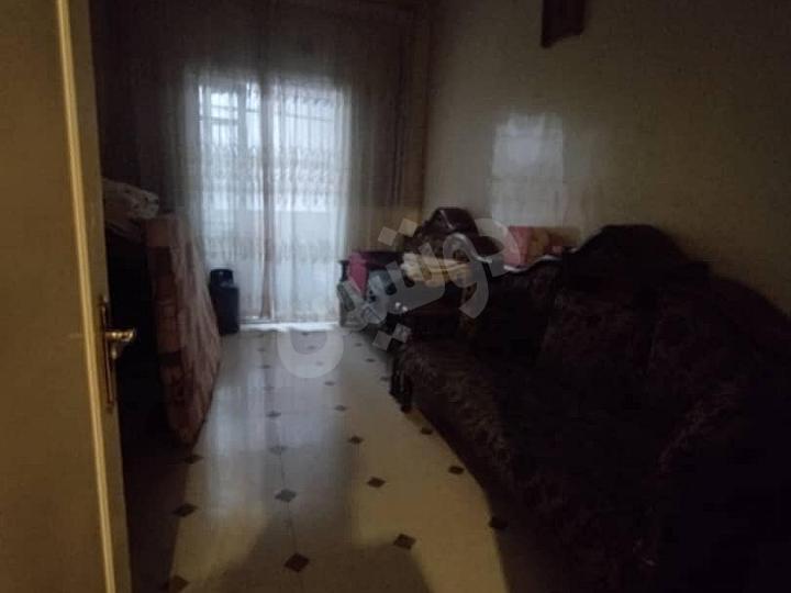 للبيع منزل في المارتيني أرضي معلق خلفي أمام السجل العقاري ٣ غرف وصالون